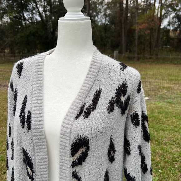 Cheetah Print Cardigan - Picture 2 of 5
